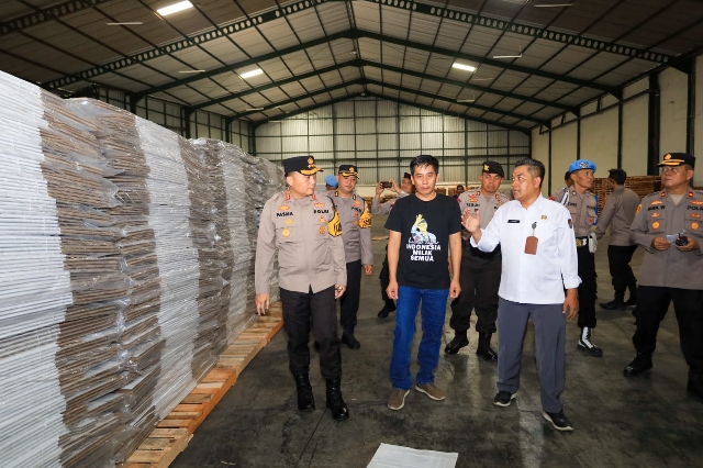 Kapolrestabes Surabaya Cek Kesiapan Pengamanan Gudang Logistik KPU