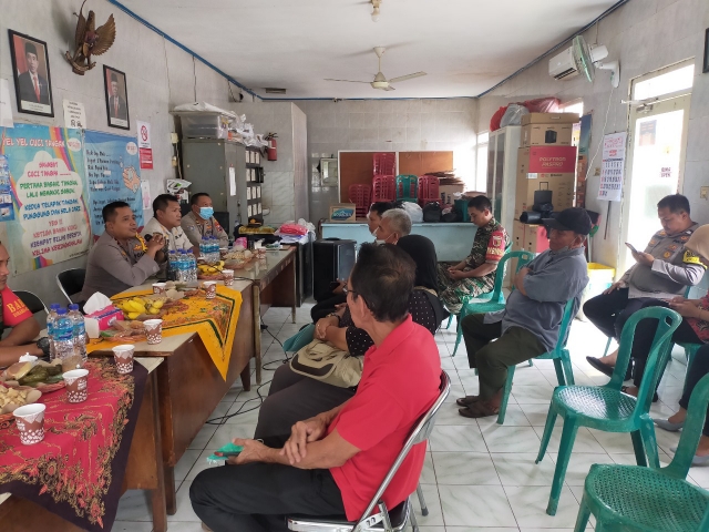 Kapolsek Tambaksari Melaksanakan Giat Patroli Sambang ke Warga di Jl. Lebak Jaya 2 Surabaya