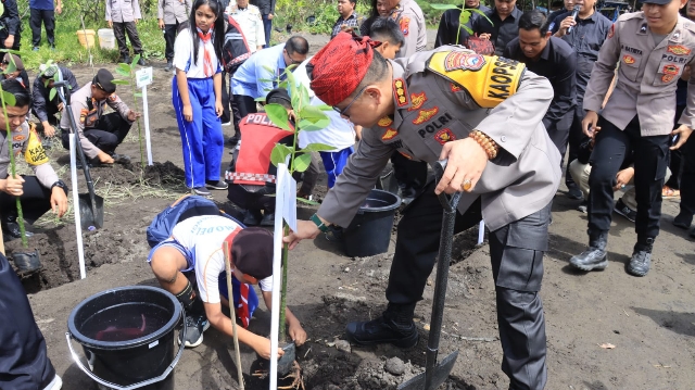 Pemkab Banyuwangi Apresiasi Penanaman 2000 Pohon Mangrove oleh Polri