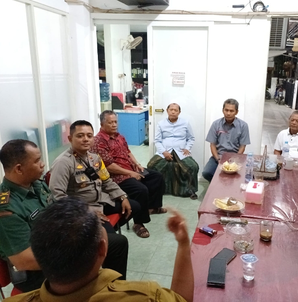 Kapolsek Tambaksari melaksanakan Giat Patroli Sambang Warga di Jl. Ploso Bogen Surabaya