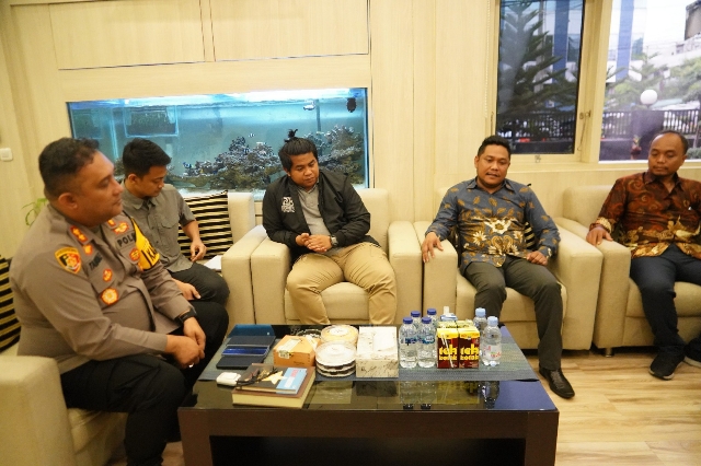 Bawaslu Kota Surabaya Kunjungi Polres Pelabuhan Tanjungperak, dalam Memperkuat Sinergitas untuk Mewujudkan Pemilu Damai