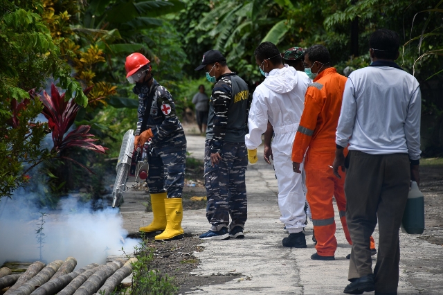 Cegah DBD, Lanal Yogyakarta Lakukan Fogging di Pesisir