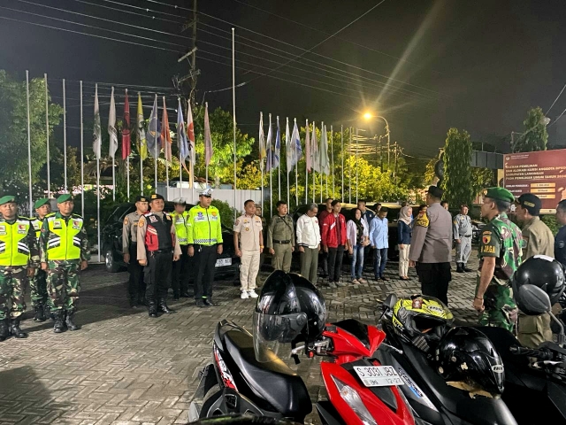Pastikan Kondusif, TNI-Polri di Lamongan Gelar Patroli Gabungan Sambang KPU dan Bawaslu