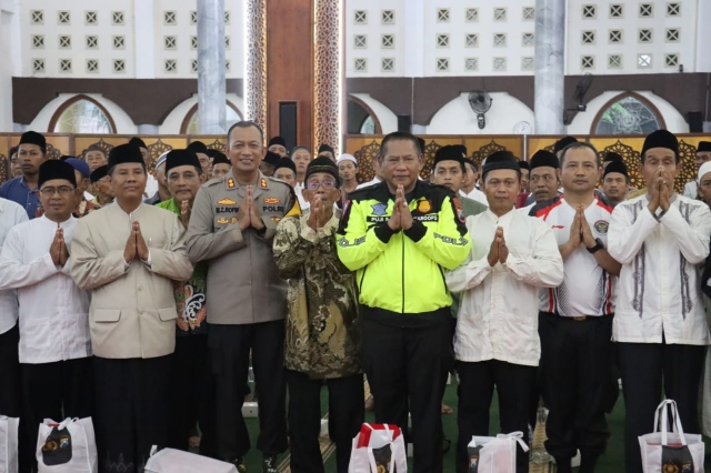 Jelang Ramadhan, Polda Jatim Beri Bantuan Ratusan Marbot se- Kabupaten Lumajang
