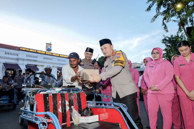 Kapolrestabes Buka Bersama Abang Becak, dengan Berbagi Keberkahan di Bulan Ramadhan