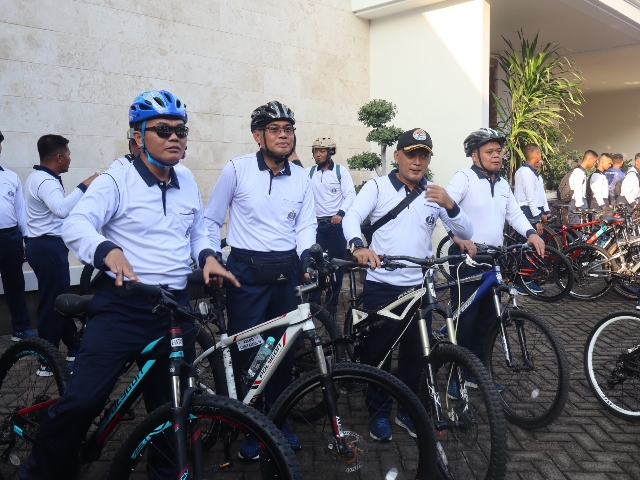 Wadan Lantamal V Gowes Bersama Pangkotama TNI AL Wilayah Surabaya