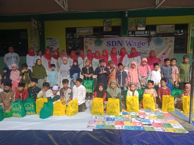 Tebar Berkah Ramadhan 1445 H, SDN Wage 1, Taman Sidoarjo Santunin Anak Yatim dan Dhuafa