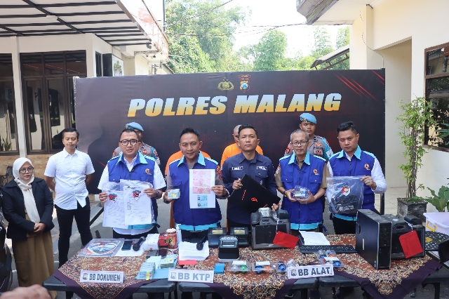 Polisi Amankan Tersangka Pungli Pembuatan Dokumen Kependudukan di Kabupaten Malang