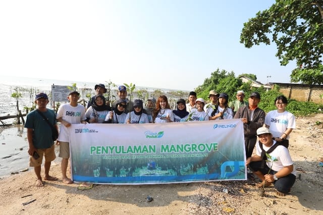 Pelindo Lakukan Penyulaman 20.000 Bibit Mangrove di Desa Bancaran, Bangkalan