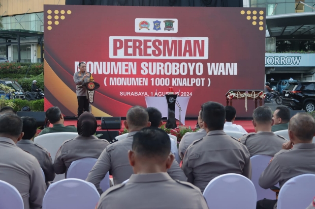 Kapolrestabes Surabaya Bersama Walikota Surabaya Meresmikan Monumen Knalpot