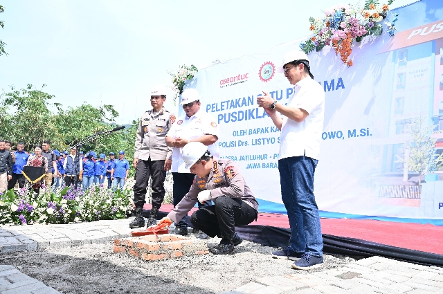 Peletakan Batu Pertama Pembangunan Gedung Pusdiklat SPSI di Kawasan Jatiluhur Kab. Purwakarta oleh Kapolri