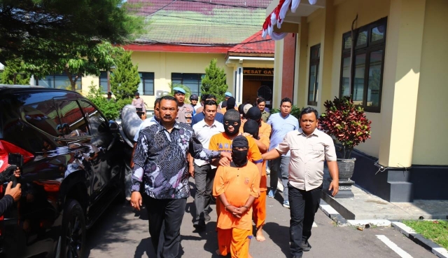 Anggota Polres Magetan Polda Jatim berhasil menangkap dua pelaku sindikat pencurian kendaraan bermotor (curanmor) berinisial YR (19) dan MYF (18), asal Kabupaten Ngawi.