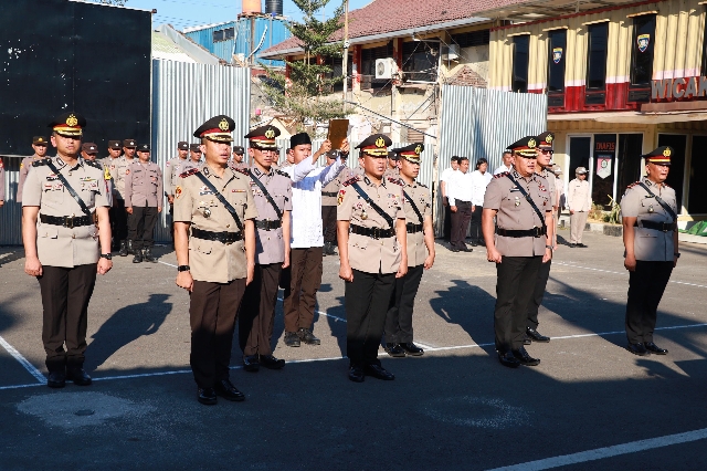 Kapolres Pelabuhan Tanjung Perak Pimpin Sertijab 3 Kapolsek dan Kasatlantas, Tekankan Pentingnya Integritas dan Profesionalisme