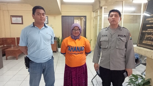 Polsek Kenjeran Amankan  Emak-Emak Curi Perhiasan di Toko Emas