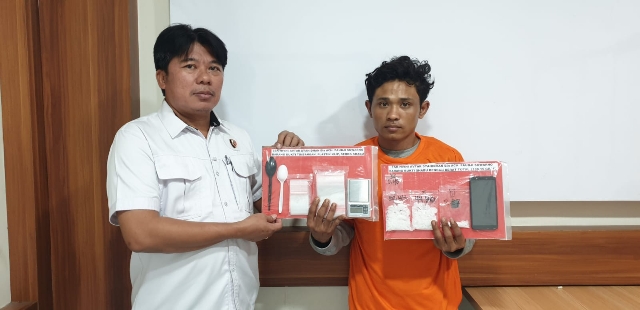 Satresnarkoba Polres Pelabuhan Tanjung Perak Ungkap Peredaran Narkotika Jenis Shabu dan Pil Ekstasi