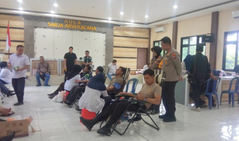 HUT Humas Polri ke 73 Polres Bangkalan Gelar Bakti Kesehatan Donor Darah