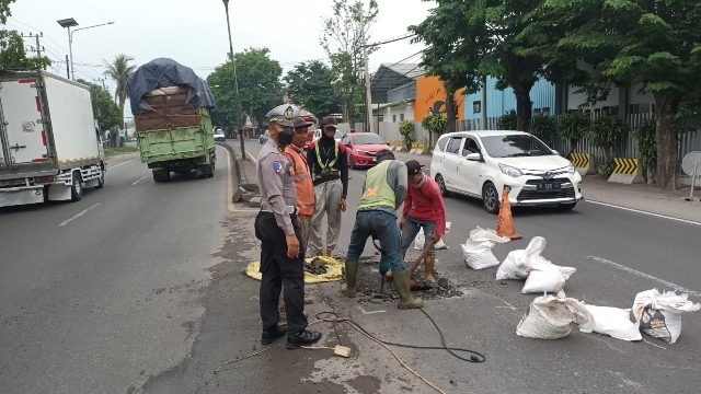 Polres Lamongan Raih Penghargaan Peringkat Pertama Inovasi Yanlik Tahun 2024 Kategori A dari Ombudsman RI