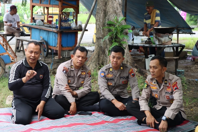 Jumat Curhat di Warung Tenda Biru, Polres Kendal Ajak Warga Jaga Kamtibmas