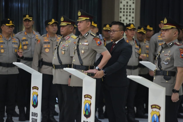 Kapolda Jatim Pimpin Sertijab  Pejabat Utama dan Kapolres