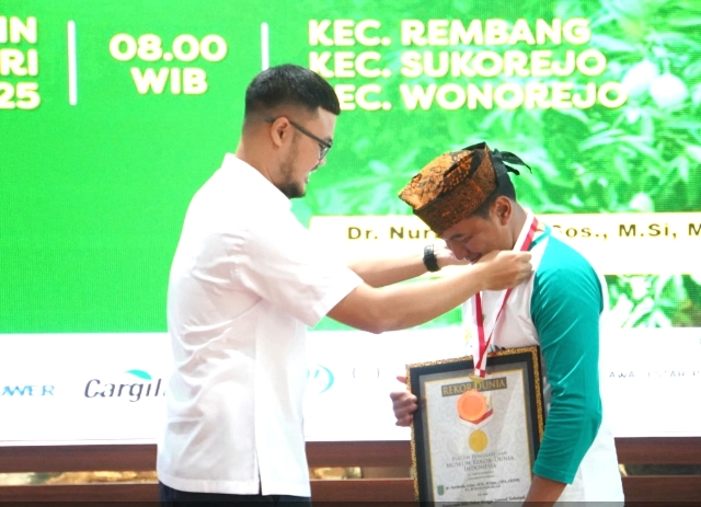 Kabupaten Pasuruan Raih Rekor MURI Tanam 40 Ribu Bibit Mangga Putar Serentak