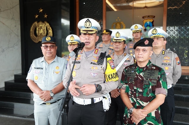 Polda Jatim Siagakan 4.448 Personel Gabungan dalam Operasi Keselamatan Semeru 2025