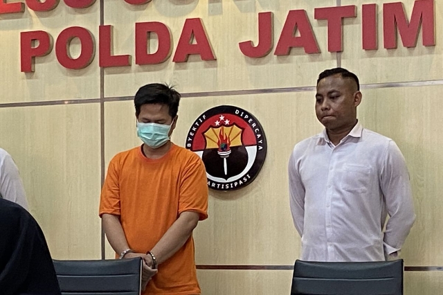 Tega Cabuli Anak Tiri, Mantan Ketua Ormas di Surabaya Diamankan Polisi