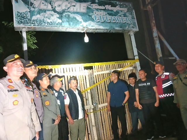 Tim Gabungan Segel Cafe Edelweis Karena Buka Saat Bulan Ramadhan