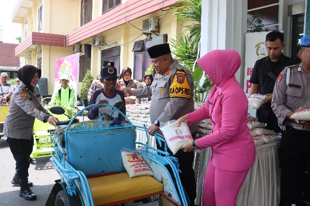 Bentuk Kepedulian Sosial, Polres Pasuruan Distribusikan Zakat Fitrah