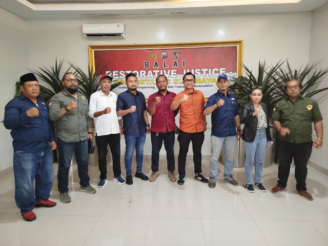 Photo bersama saat setelah melakukan audensi di Polrestabes Surabaya 