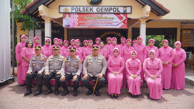 Kunker ke Polsek Gempol, Kapolres Ingatkan Sikap Humanis dalam Melayani Masyarakat