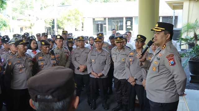 Kapolres Nganjuk Minta Anggota Lebih Proaktif dalam  Melayani Masyarakat, saat Melaksanakan Apel Pagi