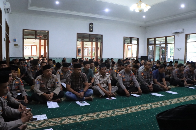 Dzikir dan Doa Bersama dalam Memperingati HUT Bhayangkara Ke-79 Tahun 2025 Digelar Polres Madiun