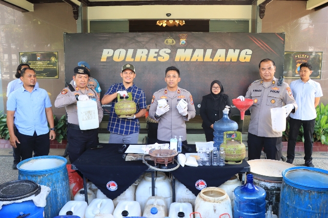 Setelah Diketahui Melalui Layanan 110, Polres Malang Berhasil Membongkar Produksi Arak Ilegal di Bantur