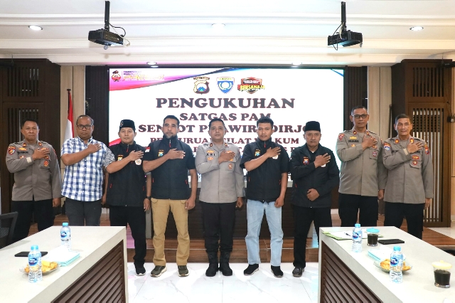 Polres Pelabuhan Tanjungperak Kukuhkan Satgas Sentot Prawirodirdjo Amankan Malam Satu Suro
