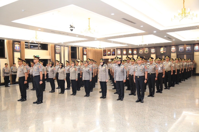 Polri Menggelar Korps Raport Kenaikan Pangkat 3 Pati dan 87 Pamen