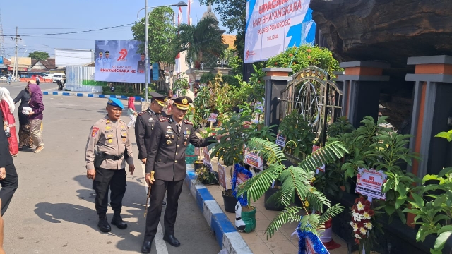 Dukung Ketahanan Pangan Ratusan Bibit Tanaman Produktif Jadi Ucapan Selamat HUT Bhayangkara Ke-79 di Ponorogo