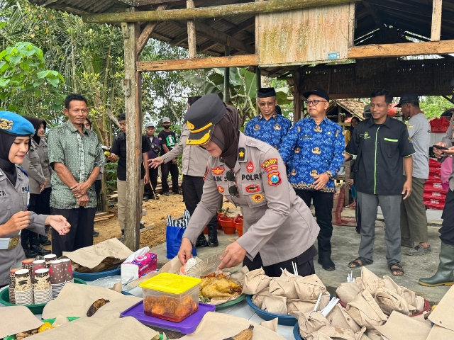Bedah Rumah Warga di Tulakan, Polres Pacitan Peringati Hari Jadi Polwan Ke-77