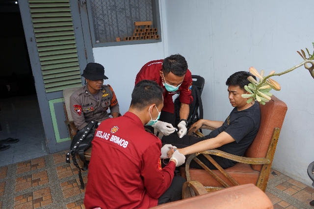 Brimob Polda Jatim Buka Layanan Kesehatan Gratis di Ponpes Al Khoziny Sidoarjo
