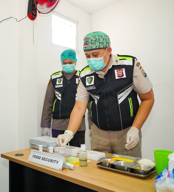 Kapolrestabes Surabaya Cek Kebersihan Dapur SPPG: Pastikan Makanan Anak Sekolah Aman dan Bergizi