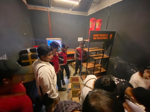 Harkamtibmas Polres Tulungagung Gelar Razia, Puluhan Botol Miras Diamankan