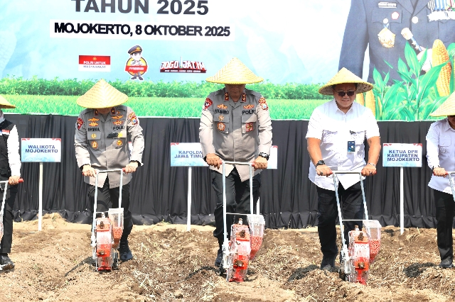 Kapolda Jatim Pimpin Penanaman Jagung Serentak Kwartal IV di Mojokerto Pakai Benih Eco Bhayangkara