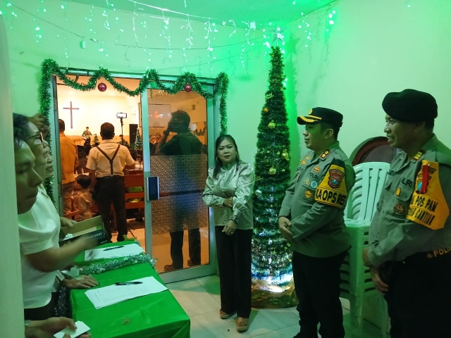 Polres Pelabuhan Tanjungperak Pastikan Keamanan Gereja saat Menjelang Perayaan Natal