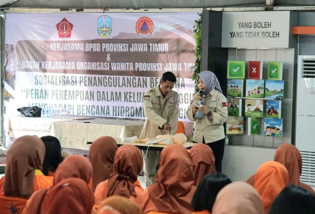 BPBD Kenalkan Penanganan Bencana kepada 100 Anggota BKOW Jatim