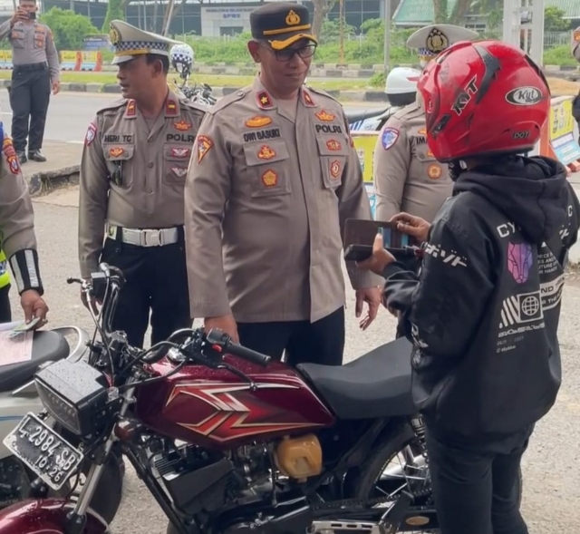 Tekan Angka Curanmor, Polres Pelabuhan Tanjung Perak Gelar Razia Kendaraan di Jembatan Suramadu