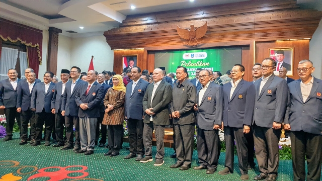 Kukuhkan Pengurus KONI Jatim, Marciano Norman Target Prestasi Nasional Meningkat