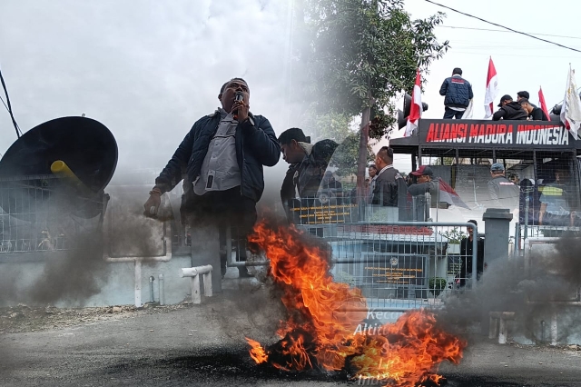Suasana Memanas, Massa AMI Kepung Kantor Wilayah Ditjen PAS Jatim di Surabaya