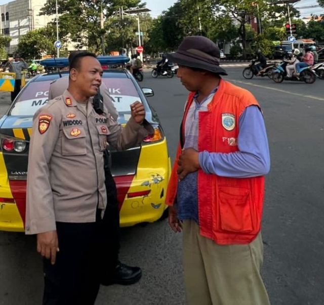 Polsek Bubutan Gercep Bertindak Demi Kamtibmas dalam Memberantas Parkir Liar yang Meresahkan Masyarakat