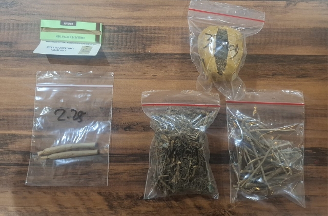 Pengedar Ganja Surabaya Diamankan, Satresnarkoba Polrestabes Surabaya Temukan Paket Siap Edar di Dua Lokasi