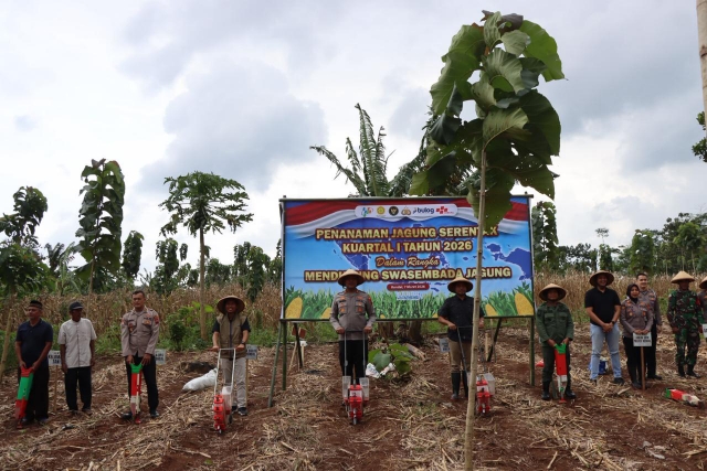 Kapolres Kendal Pimpin Tanam Jagung Kuartal I 2026 Bersama Petani di Kaliwungu Selatan