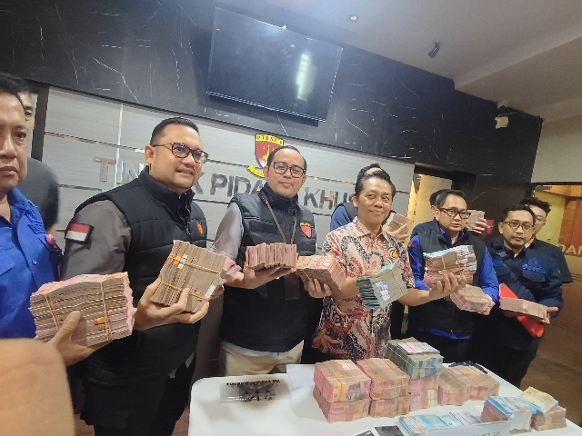 Kejati Jatim Tetapkan Kepala Dinas ESDM sebagai Tersangka Pemerasan Perizinan, Sita Uang Rp2,3 Miliar